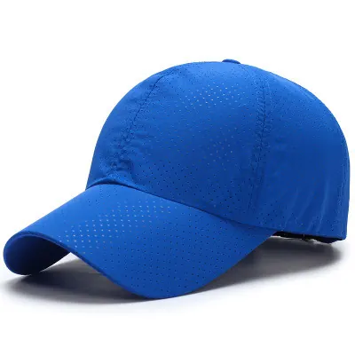 Perforated running cap in Blue